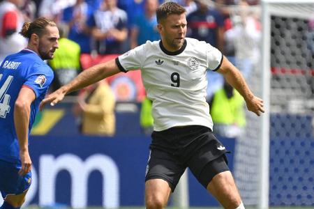 Niclas Füllkrug (West Ham United) - Da Nagelsmann auf eine Nominierung von Jonathan Burkardt verzichtet hat, ist ein Füllkrug-Einsatz nahezu alternativlos. Bei West Ham United wartet der Stürmer in dieser Saison noch auf seinen ersten Treffer. Nach vielen Verletzungen in der Spielzeit 2024/2025 zeigt die Formkurve aber wieder nach oben.