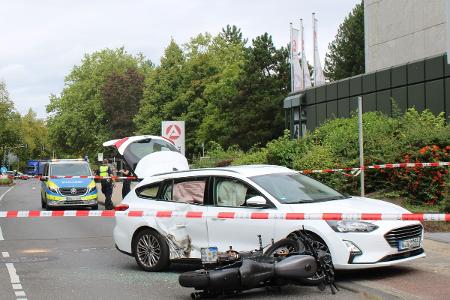 Verkehrsunfall Pkw gegen Motorrad mit 2 Verletzten Verkehrsunfall Pkw gegen Motorrad mit 2 Verletzten