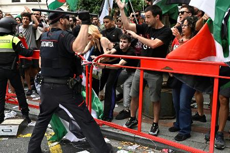 Vuelta-Chaos: Etappe nach Pro-Palästina-Protesten ohne Sieger Vuelta-Chaos: Etappe nach Pro-Palästina-Protesten ohne Sieger