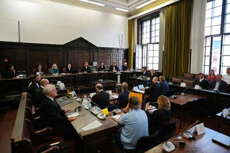 Heute geht im Gerichtssaal des Landgerichts Hamburg die Befragung von Stephan Hensel weiter. 