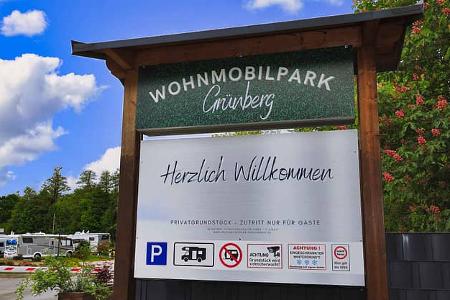 Wohnmobilpark Grünberg, Willkommens Schild Wohnmobilpark Grünberg, Willkommens Schild