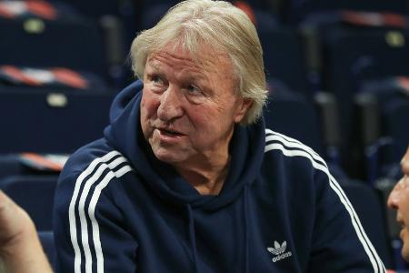 Horst Hrubesch mit Bundesverdienstkreuz ausgezeichnet Horst Hrubesch mit Bundesverdienstkreuz ausgezeichnet