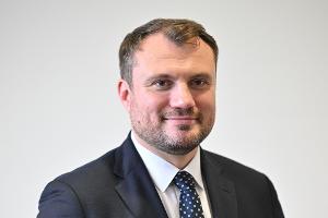 Brandenburgs Wirtschaftsminister Daniel Keller (SPD) wirbt mit einer neuen Kampagne für Zuzüge aus Westdeutschland. (Archivbild)