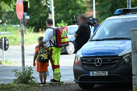 . Ein Auto ist in Berlin-Wedding in eine Menschengruppe gefahren. . Ein Auto ist in Berlin-Wedding in eine Menschengruppe gefahren.