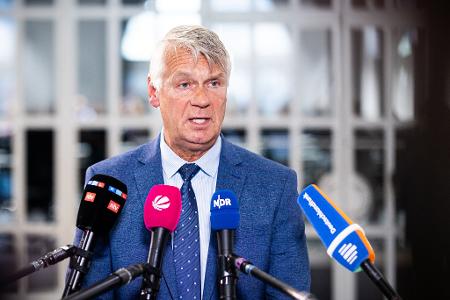 Landespolizeipräsident Brockmann schilderte im Landtag bislang unbekannte Details zum Verhalten des Friedland-Verdächtigen. (Archivbild)