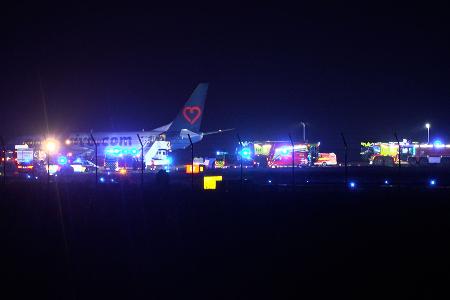 Die Passagiere sind unverletzt. Die Passagiere sind unverletzt.
