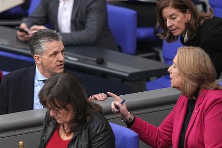 Wie schnell soll es gehen mit der Reform des Bürgergelds? Kanzleramtsminister Frei (CDU) meint, Arbeitsministerin Bas (SPD) sollte schon Wie schnell soll es gehen mit der Reform des Bürgergelds? Kanzleramtsminister Frei (CDU) meint, Arbeitsministerin Bas (SPD) sollte schon