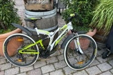 Wer kann Hinweise auf den Eigentümer des mutmaßlich gestohlenen Mountainbikes geben? Wer kann Hinweise auf den Eigentümer des mutmaßlich gestohlenen Mountainbikes geben?