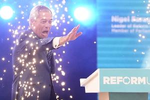 Farage wird von seinen Anhängern gefeiert wie ein Star.