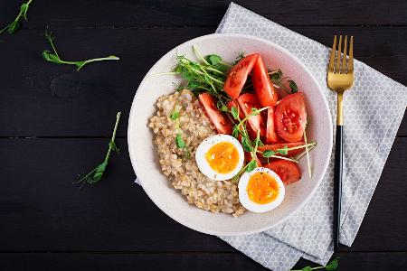 Porridge mit pochiertem Ei