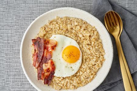 Porridge, Bacon und Ei