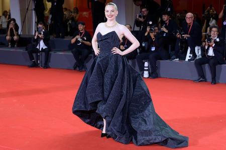 In einer Traumrobe: Schauspielerin Luna Wedler verzaubert in Venedig In einer Traumrobe: Schauspielerin Luna Wedler verzaubert in Venedig