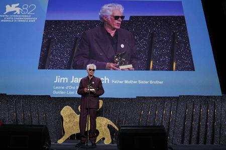 Jarmusch während der Dankesrede.