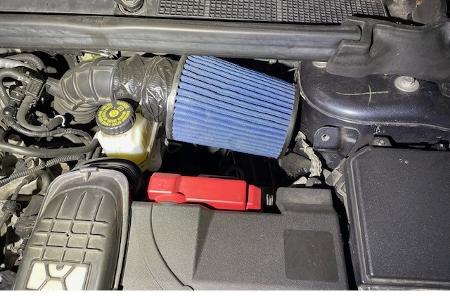 Nachträglich drangebastelter Sportluftfilter sorgte in Verbindung mit einer nicht zugelassenen Sportabgasanlage für einen erheblich lauteren 