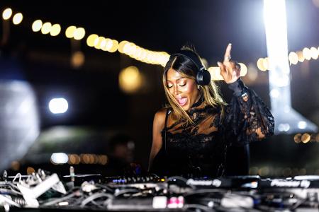 Naomi Campbell gab in München ihr Debüt am DJ-Pult. Naomi Campbell gab in München ihr Debüt am DJ-Pult.