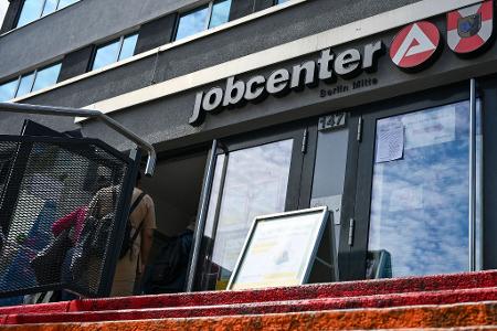 Für die Jobcenter wird sich nach der geplanten Bürgergeld-Reform voraussichtlich einiges ändern. (Symbolbild)
