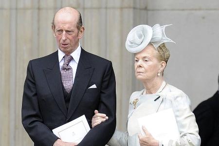 Charles und Camilla nehmen an Trauerfeier von Herzogin Katharine teil
