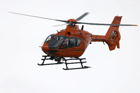 Auch zwei Rettungshubschrauber waren an der Unfallstelle im Einsatz. (Symbolbild) Auch zwei Rettungshubschrauber waren an der Unfallstelle im Einsatz. (Symbolbild)