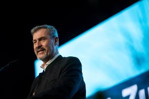 CSU-Chef Söder meint: "Ohne Auto droht ein Kollaps." 