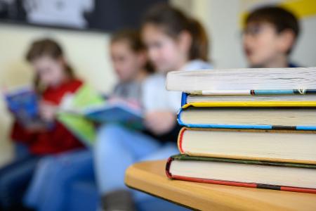 Längst nicht alle Kinder können nach der Grundschule gut lesen. (Symbolbild) Längst nicht alle Kinder können nach der Grundschule gut lesen. (Symbolbild)