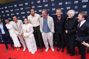 Premiere in Toronto: Daniel Craig versammelt "Knives Out"-Cast um sich