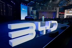 Der chinesische Autobauer BYD tritt auf der IAA voller Selbstbewusstsein auf. 