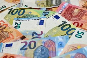 Verbraucherzentrale fordert einen besseren Schutz vor Betrug bei Online-Krediten. (Symbolbild)
