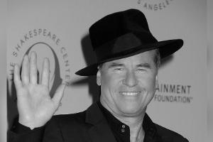 Val Kilmer: Diese Stars ehren den Schauspieler bei später Trauerfeier