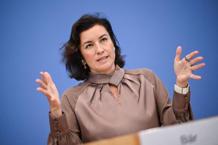 Bundesforschungsministerin Dorothee Bär (CSU) bei der Präsentation der Ergebnisse.