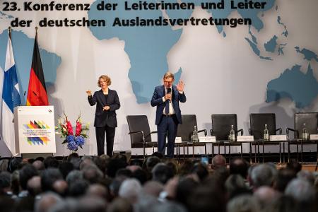 Außenminister Johann Wadephul (CDU) macht beim Wirtschaftstag der Botschafterkonferenz im Auswärtigen Amt Druck für den Abschluss der Freihandelsabkommen mit dem Mercosur-Staatenbund und Indien noch dieses Jahr.