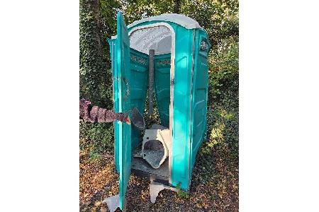 zerstörte Toilettenkabine Liebenburg