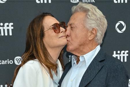 Dustin Hoffman: Küsschen für Ehefrau Lisa auf dem roten Teppich