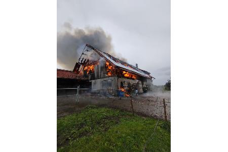 Das Anwesen in Leupolz-Saamen im Vollbrand Das Anwesen in Leupolz-Saamen im Vollbrand
