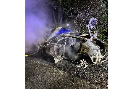 Das Auto brannte vollständig aus.