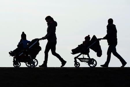 Kinderwagen kosten oft mehrere hundert Euro
