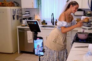 "USA extrem: Tradwives: Sittsam, hübsch, perfekt"