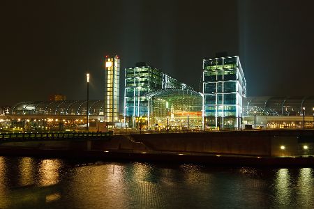 Berliner Hauptbahnhof bei Nacht