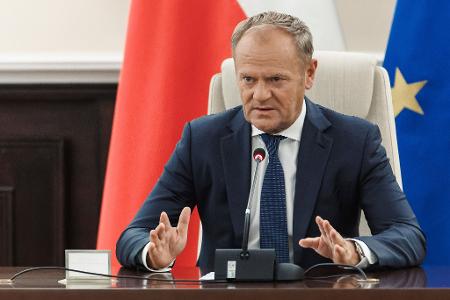 Mindestens 19 Mal sei der polnische Luftraum verletzt worden, sagte Tusk.