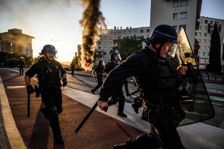 Frankreich: In Toulouse im Südwesten des Landes kommt es im Zuge der Protestbewegung "Bloquons tout" ("Lasst uns alles blockieren") zu Zusammenstößen zwischen Demonstrierenden und der Polizei.