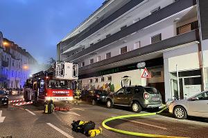 Feuerwehr rettet von diesen Balkonen 25 Personen; Foto: Feuerwehr Essen