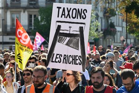 Landesweit fanden heute in Frankreich Kundgebungen und Protestaktionen statt. Landesweit fanden heute in Frankreich Kundgebungen und Protestaktionen statt.