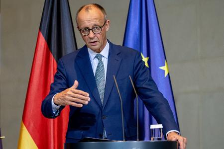 Bundeskanzler Merz will sich noch nicht zu Israel-Sanktionen positionieren. 