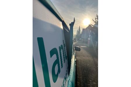 Ein aufgebrochenes Handwerkerfahrzeug in Rösrath
