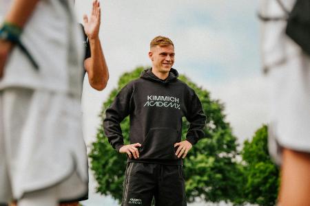 Kimmich eröffnet Fußball-Akademie Kimmich eröffnet Fußball-Akademie