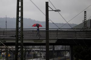 Auch in den kommenden Tagen sollte man die Regenjacke oder den Regenschirm griffbereit haben.