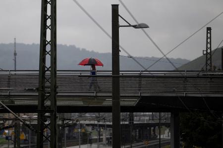Auch in den kommenden Tagen sollte man die Regenjacke oder den Regenschirm griffbereit haben.