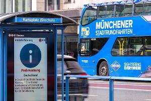 Anzeigetafeln sind Teil des sogenannten Warnmittel-Mix, der sicherstellen soll, dass möglichst jeder eine Warnung erhält.