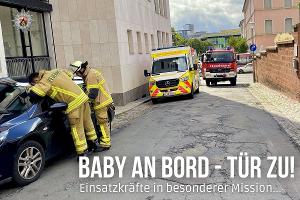 Einsatzkräften der Feuerwehr gelang es in kurzer Zeit, die Autotür zu öffnen und somit das Baby zu "befreien".
