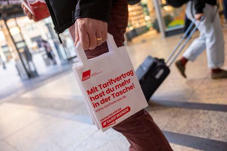 Bei vielen Arbeitgebern kommen Tarifverträge zum Leidwesen der Gewerkschaften nicht in die Tüte (Archivbild).