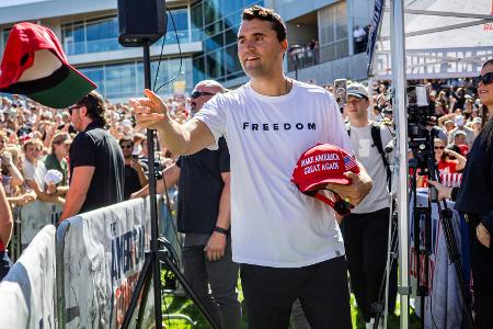 Charlie Kirk war am Mittwoch bei einer Veranstaltung erschossen worden, bei der er mit Studenten politische und gesellschaftliche Themen debattieren wollte. Charlie Kirk war am Mittwoch bei einer Veranstaltung erschossen worden, bei der er mit Studenten politische und gesellschaftliche Themen debattieren wollte.